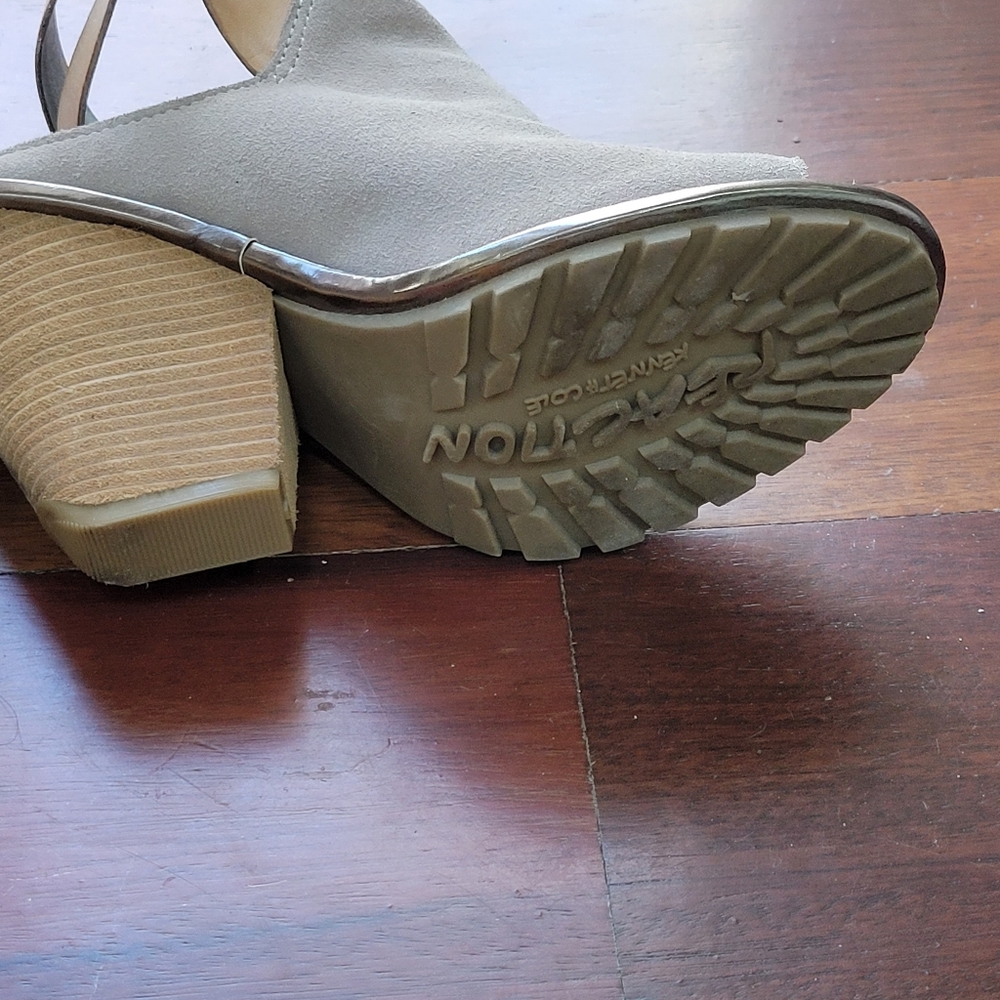 Shoes - Picture 3 of 4